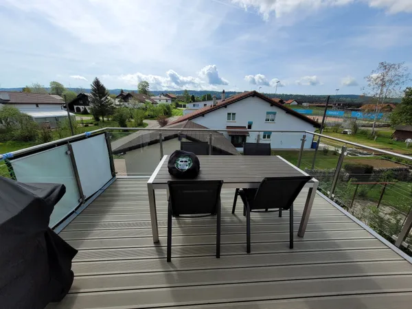 Terrasse surélevé avec barrière en verre - 0
