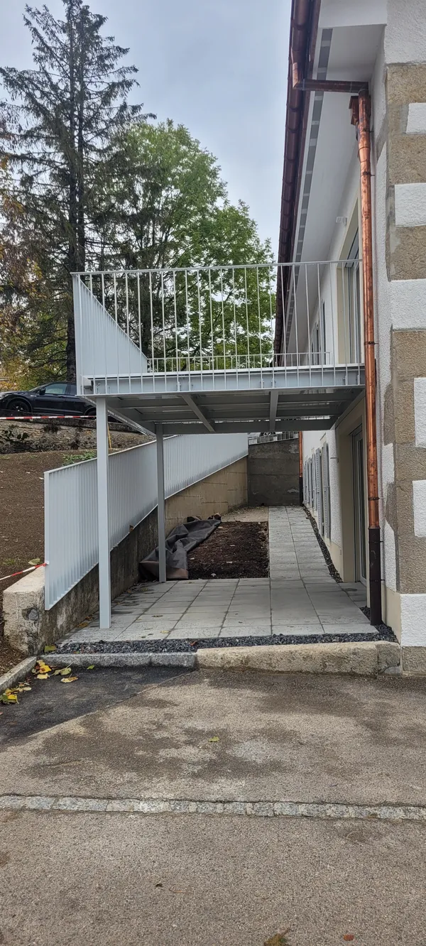 Balcon avec garde corps - 0