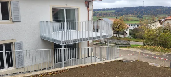 Balcon avec garde corps - 1